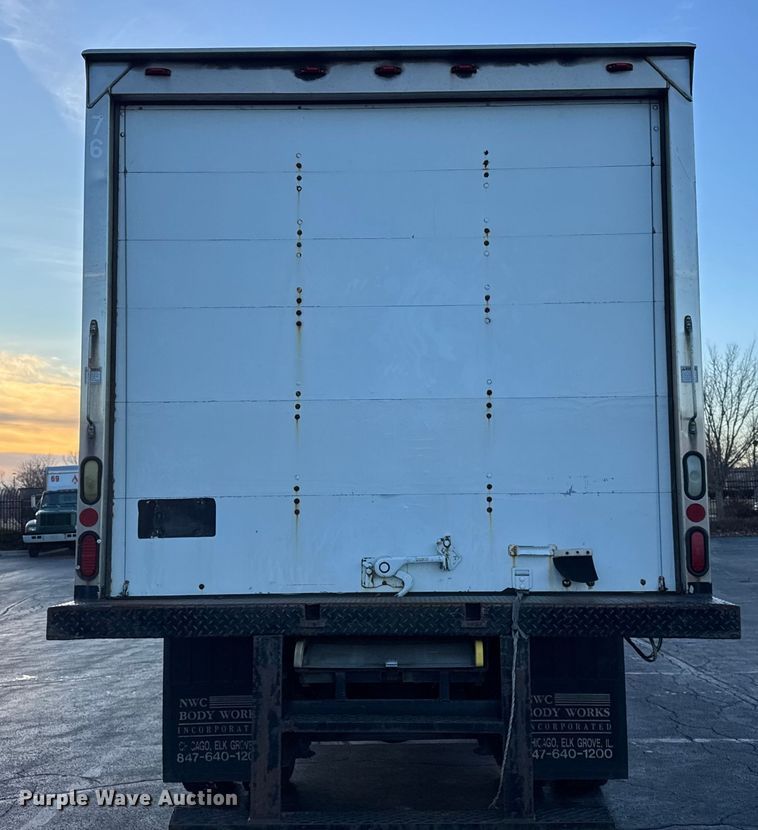 image for item EF2301 2002 International 4700 box truck