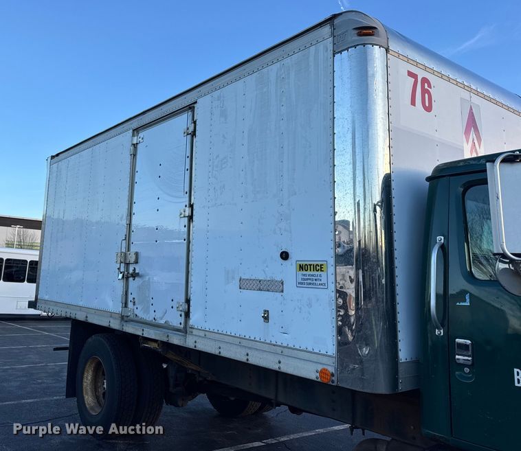 image for item EF2301 2002 International 4700 box truck