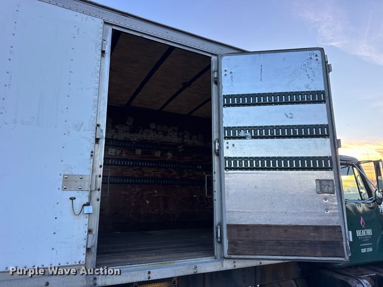 image for item EF2301 2002 International 4700 box truck