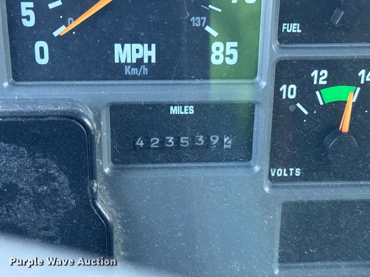 image for item EF2301 2002 International 4700 box truck