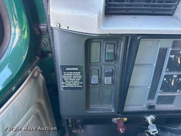 image for item EF2301 2002 International 4700 box truck