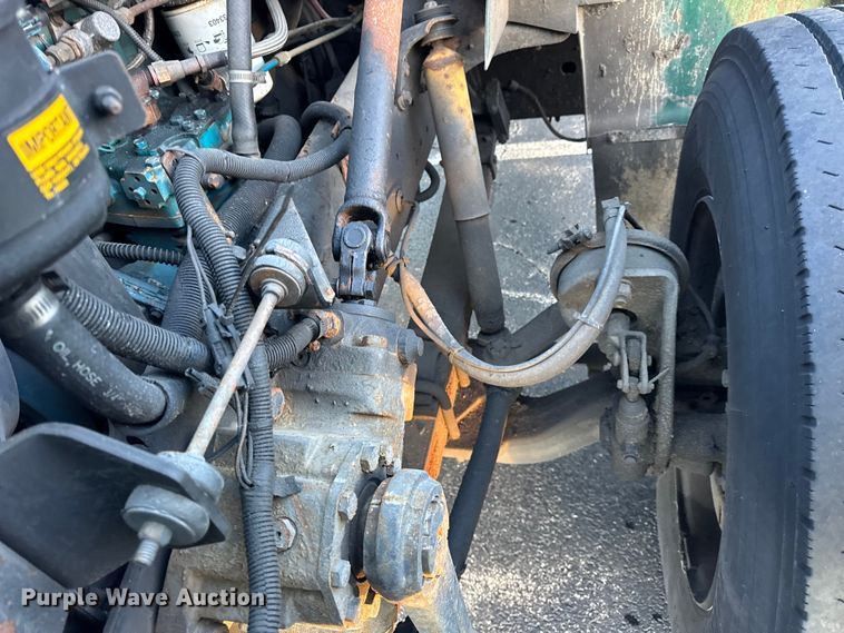 image for item EF2301 2002 International 4700 box truck