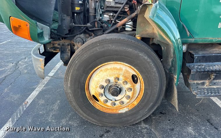 image for item EF2301 2002 International 4700 box truck