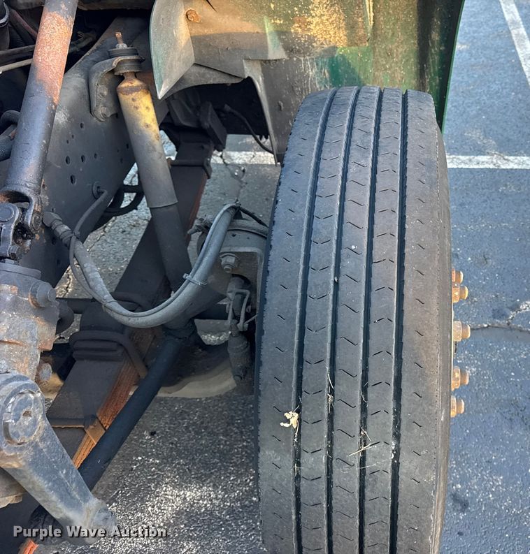 image for item EF2301 2002 International 4700 box truck