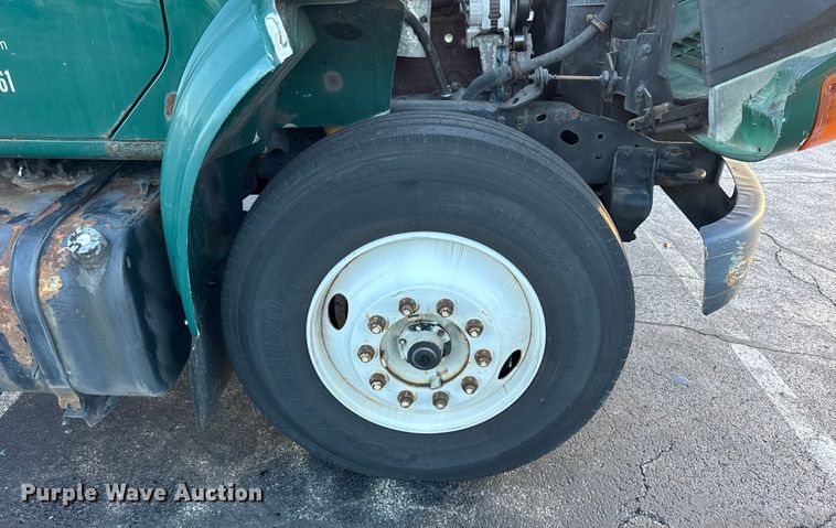 image for item EF2301 2002 International 4700 box truck