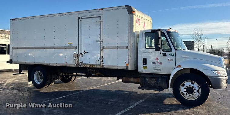 image for item EF2304 2006 International 4300 box truck