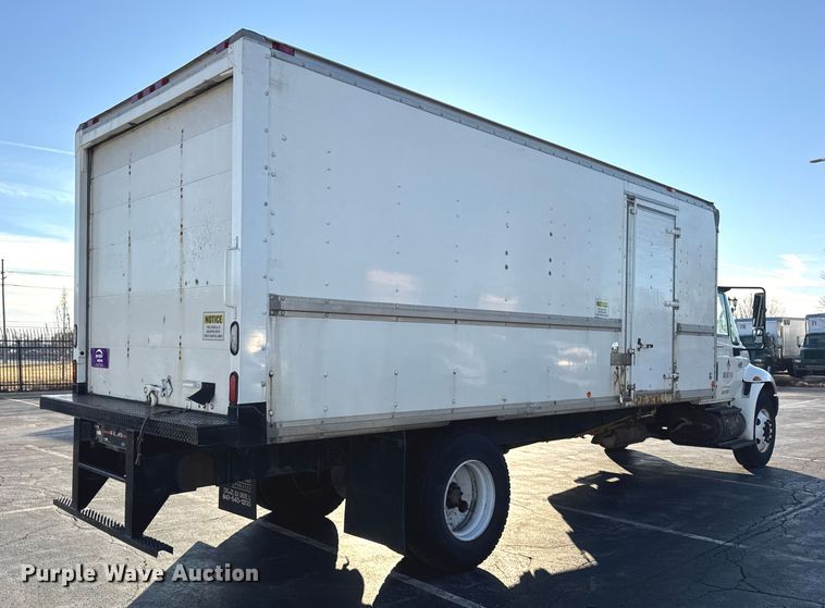 image for item EF2304 2006 International 4300 box truck