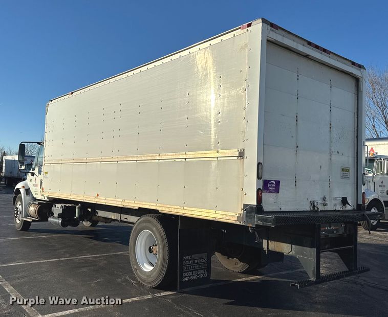 image for item EF2304 2006 International 4300 box truck