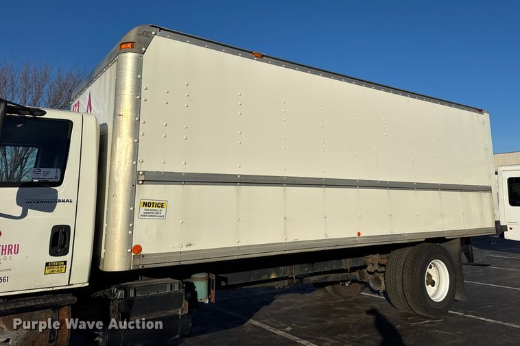 image for item EF2304 2006 International 4300 box truck