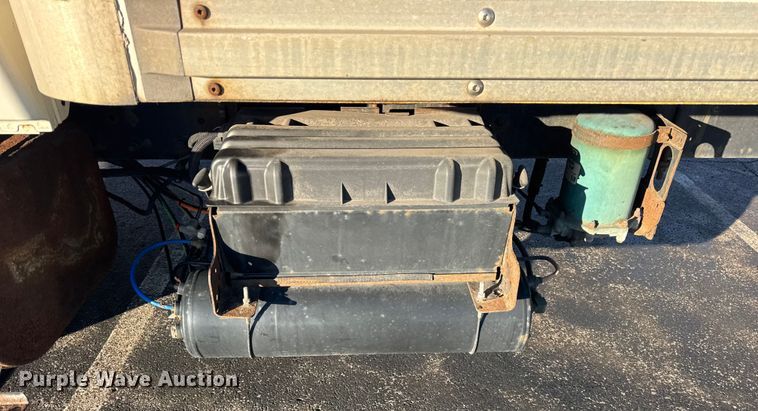 image for item EF2304 2006 International 4300 box truck