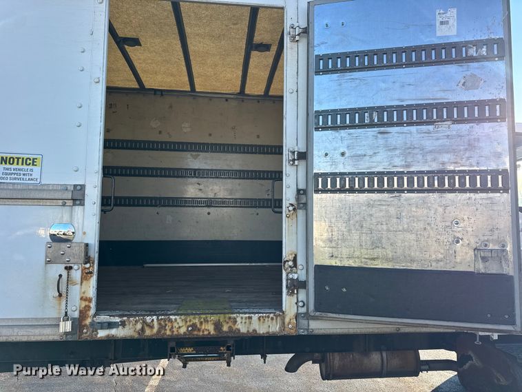 image for item EF2304 2006 International 4300 box truck