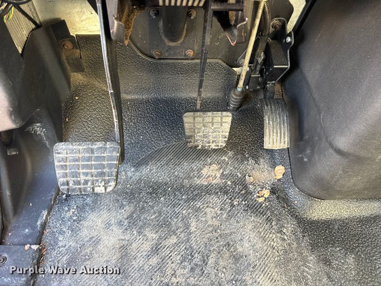 image for item EF2304 2006 International 4300 box truck