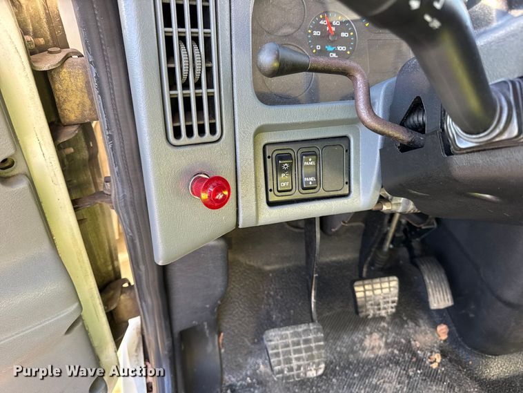 image for item EF2304 2006 International 4300 box truck