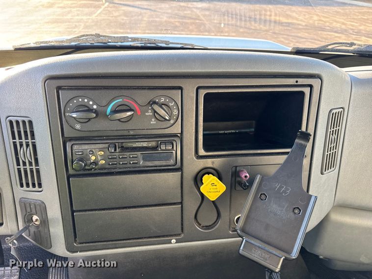 image for item EF2304 2006 International 4300 box truck