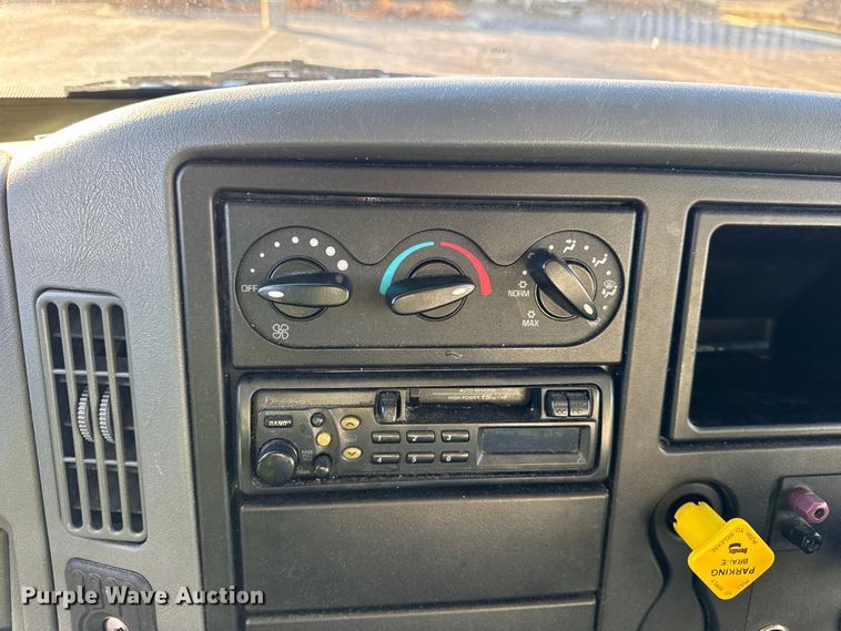 image for item EF2304 2006 International 4300 box truck