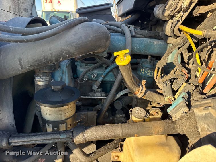 image for item EF2304 2006 International 4300 box truck