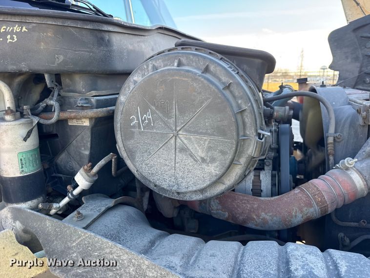 image for item EF2304 2006 International 4300 box truck