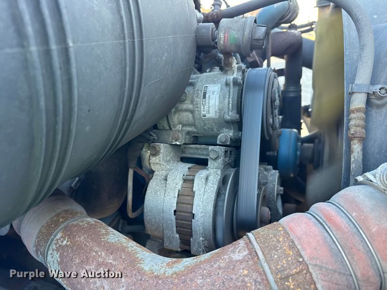 image for item EF2304 2006 International 4300 box truck