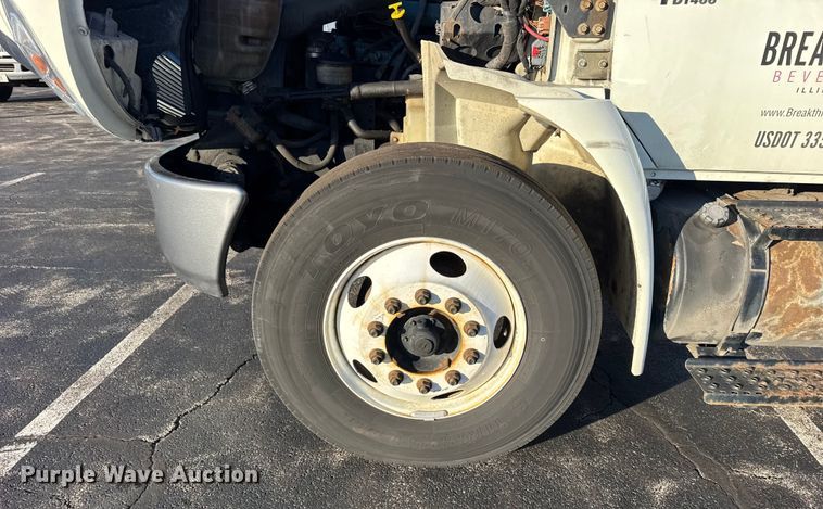 image for item EF2304 2006 International 4300 box truck