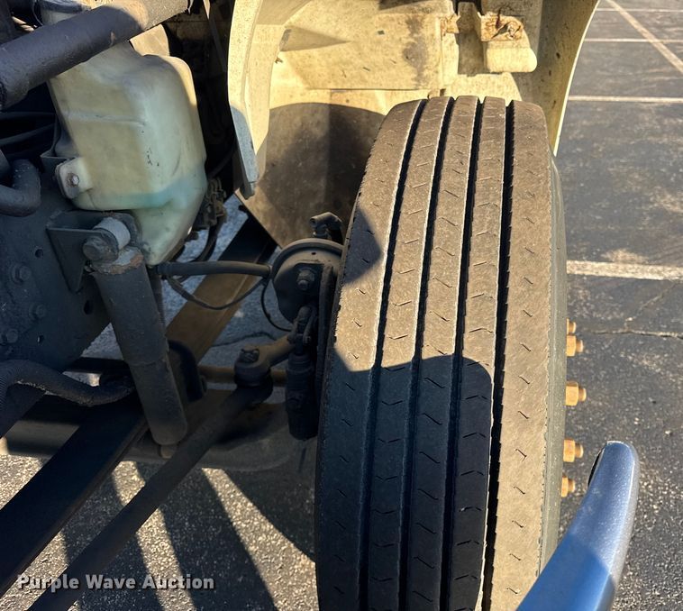 image for item EF2304 2006 International 4300 box truck