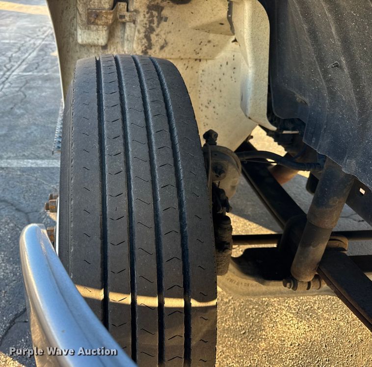 image for item EF2304 2006 International 4300 box truck