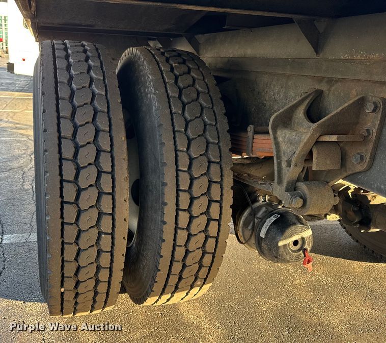 image for item EF2304 2006 International 4300 box truck