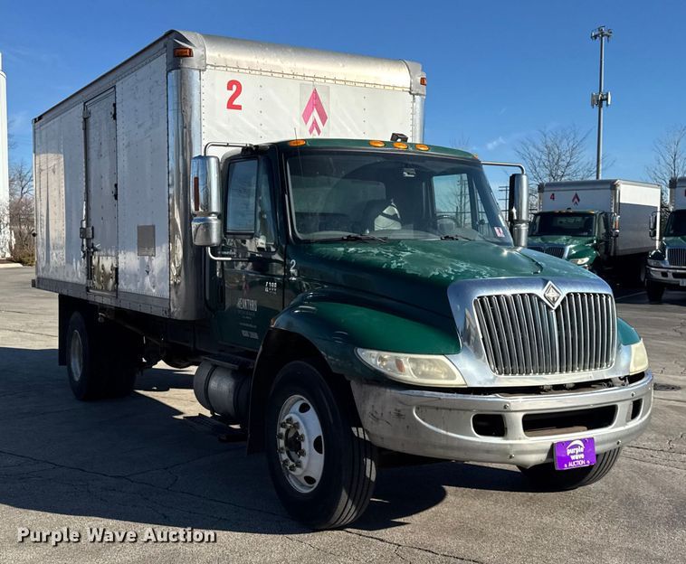 image for item EF2305 2006 International 4300 box truck