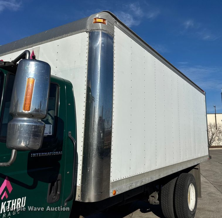image for item EF2305 2006 International 4300 box truck