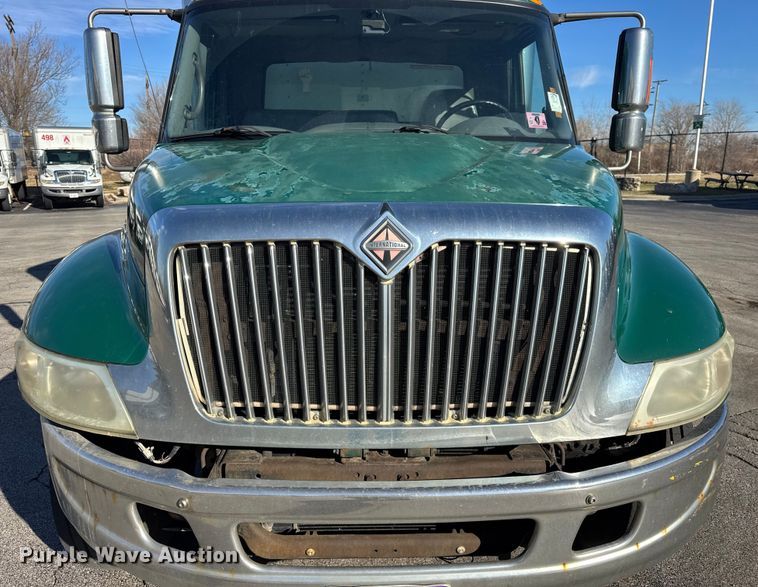 image for item EF2305 2006 International 4300 box truck