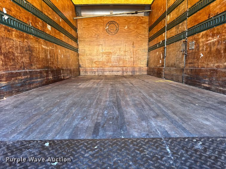 image for item EF2305 2006 International 4300 box truck