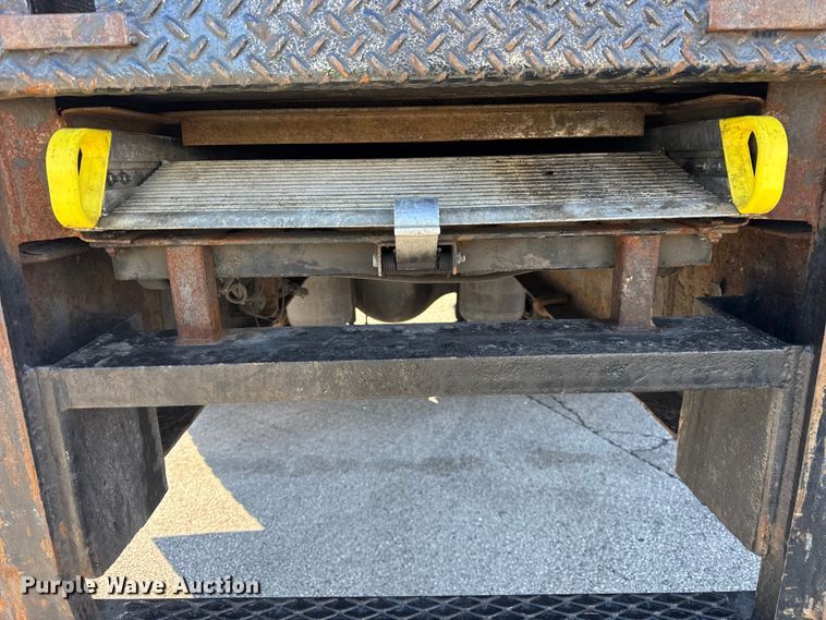 image for item EF2305 2006 International 4300 box truck