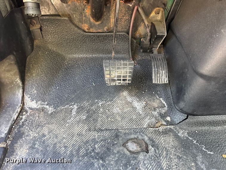 image for item EF2305 2006 International 4300 box truck