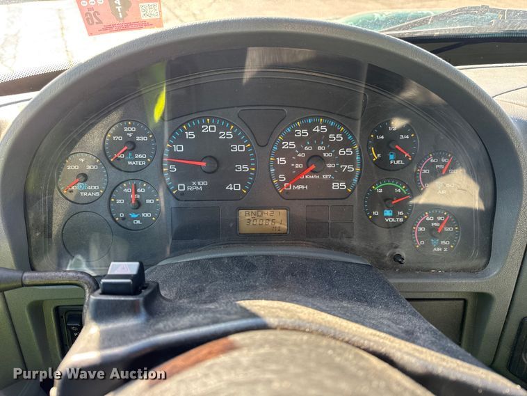 image for item EF2305 2006 International 4300 box truck