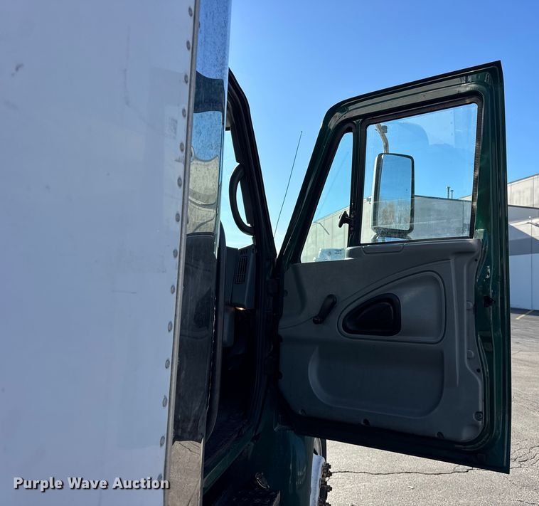 image for item EF2305 2006 International 4300 box truck