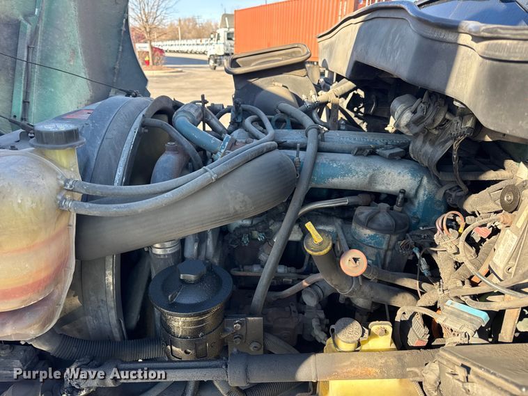 image for item EF2305 2006 International 4300 box truck