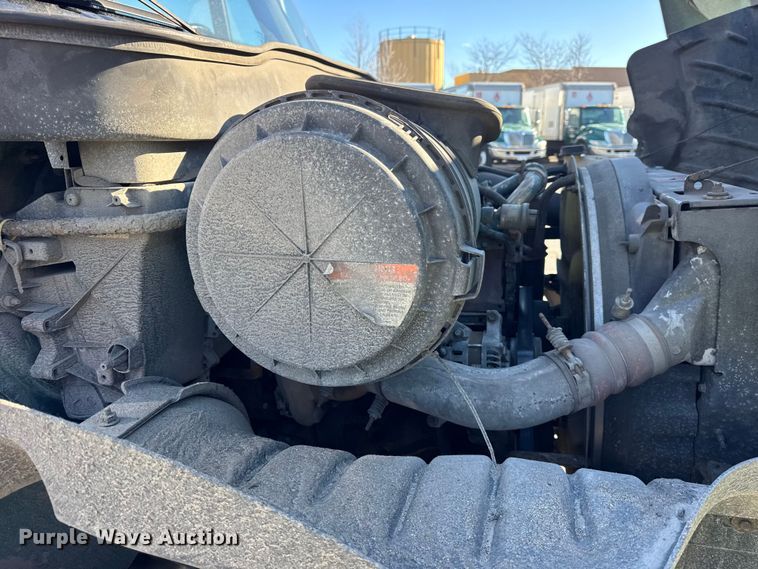 image for item EF2305 2006 International 4300 box truck