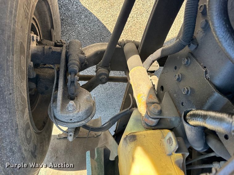 image for item EF2305 2006 International 4300 box truck