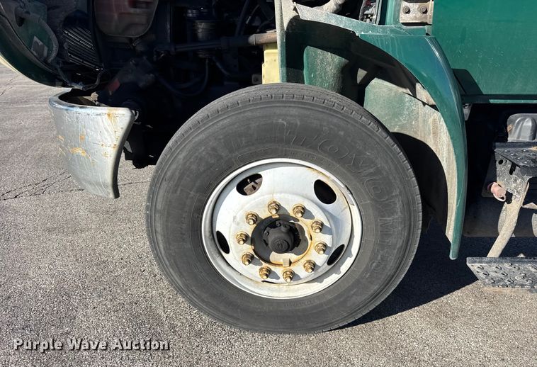 image for item EF2305 2006 International 4300 box truck