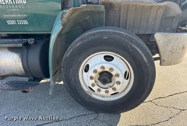 image for item EF2305 2006 International 4300 box truck