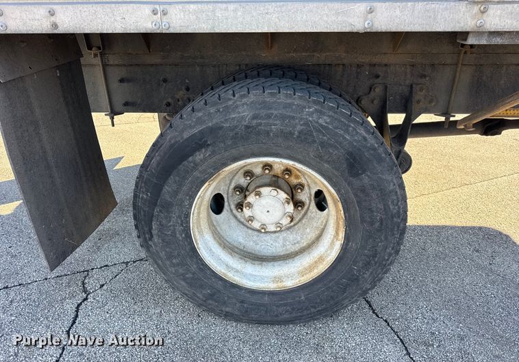 image for item EF2305 2006 International 4300 box truck