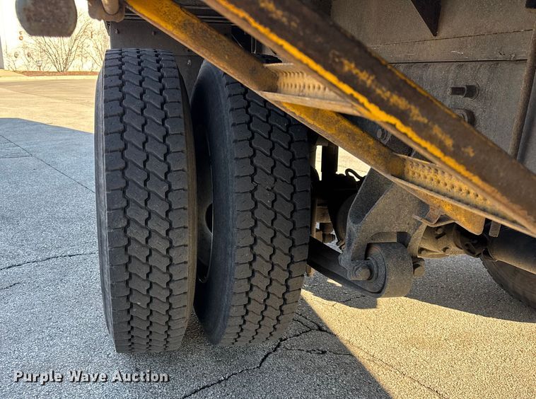 image for item EF2305 2006 International 4300 box truck