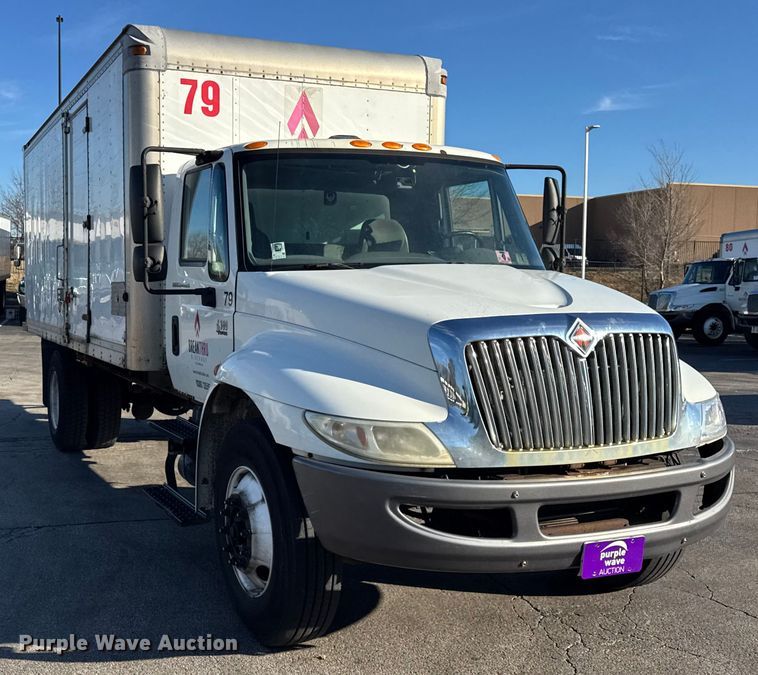 image for item EF2310 2005 International 4300 box truck