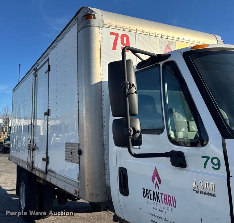 image for item EF2310 2005 International 4300 box truck