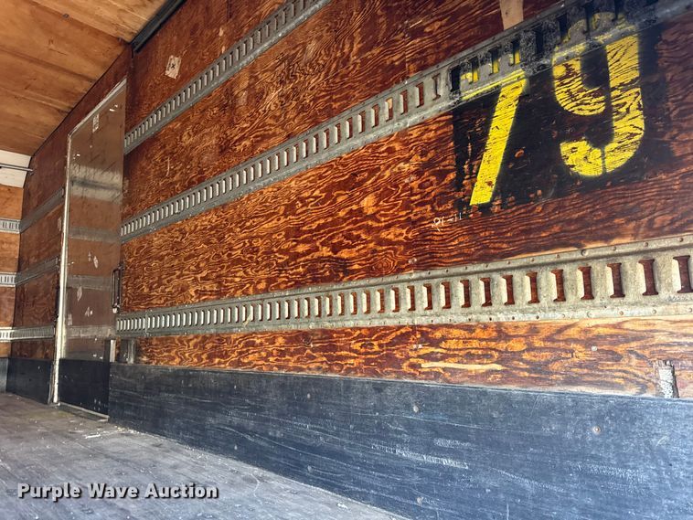 image for item EF2310 2005 International 4300 box truck