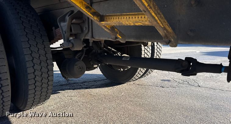 image for item EF2310 2005 International 4300 box truck