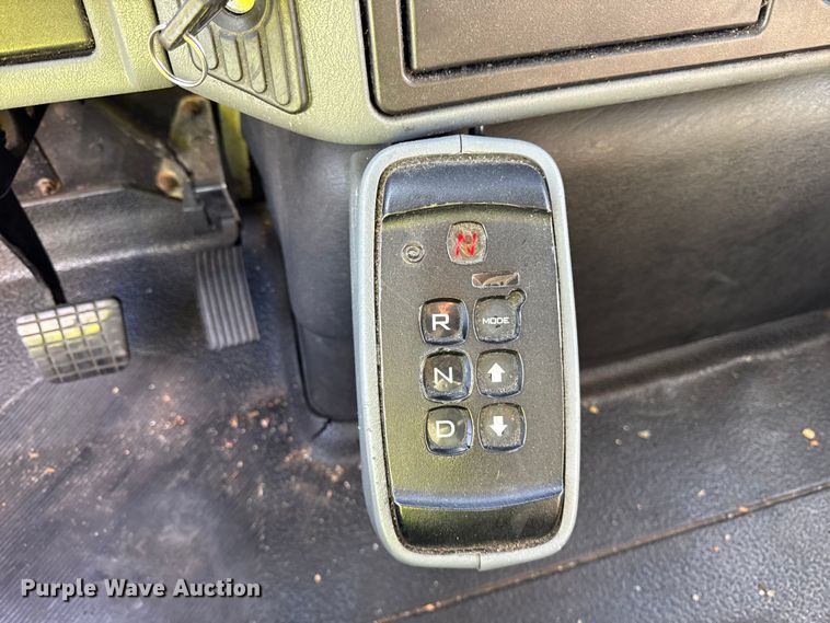 image for item EF2310 2005 International 4300 box truck