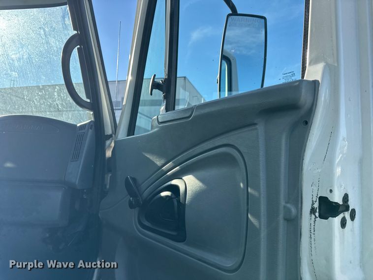 image for item EF2310 2005 International 4300 box truck