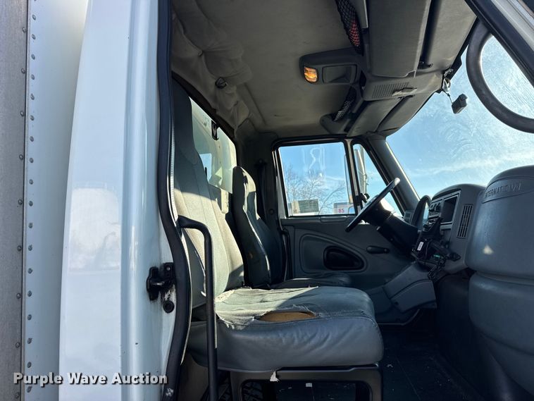 image for item EF2310 2005 International 4300 box truck