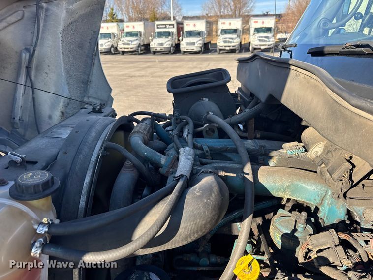 image for item EF2310 2005 International 4300 box truck