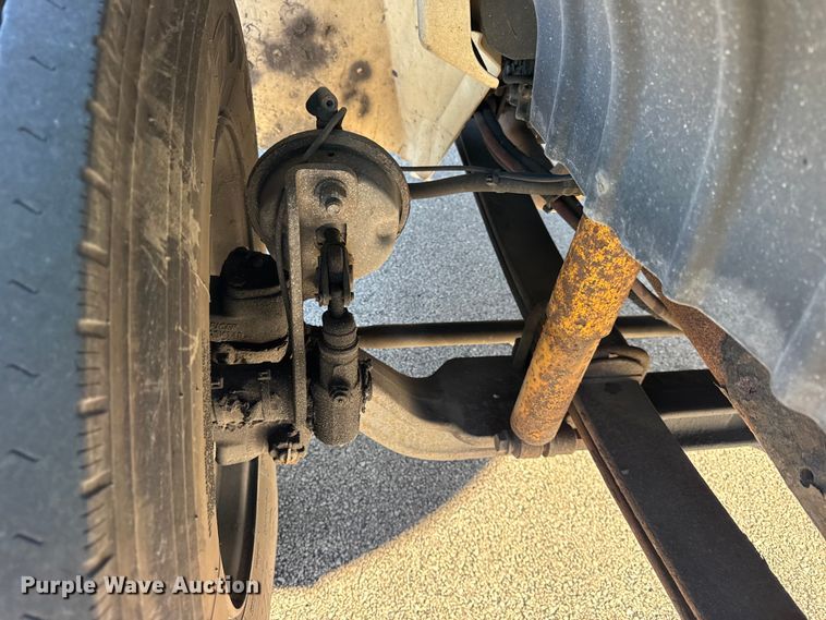 image for item EF2310 2005 International 4300 box truck